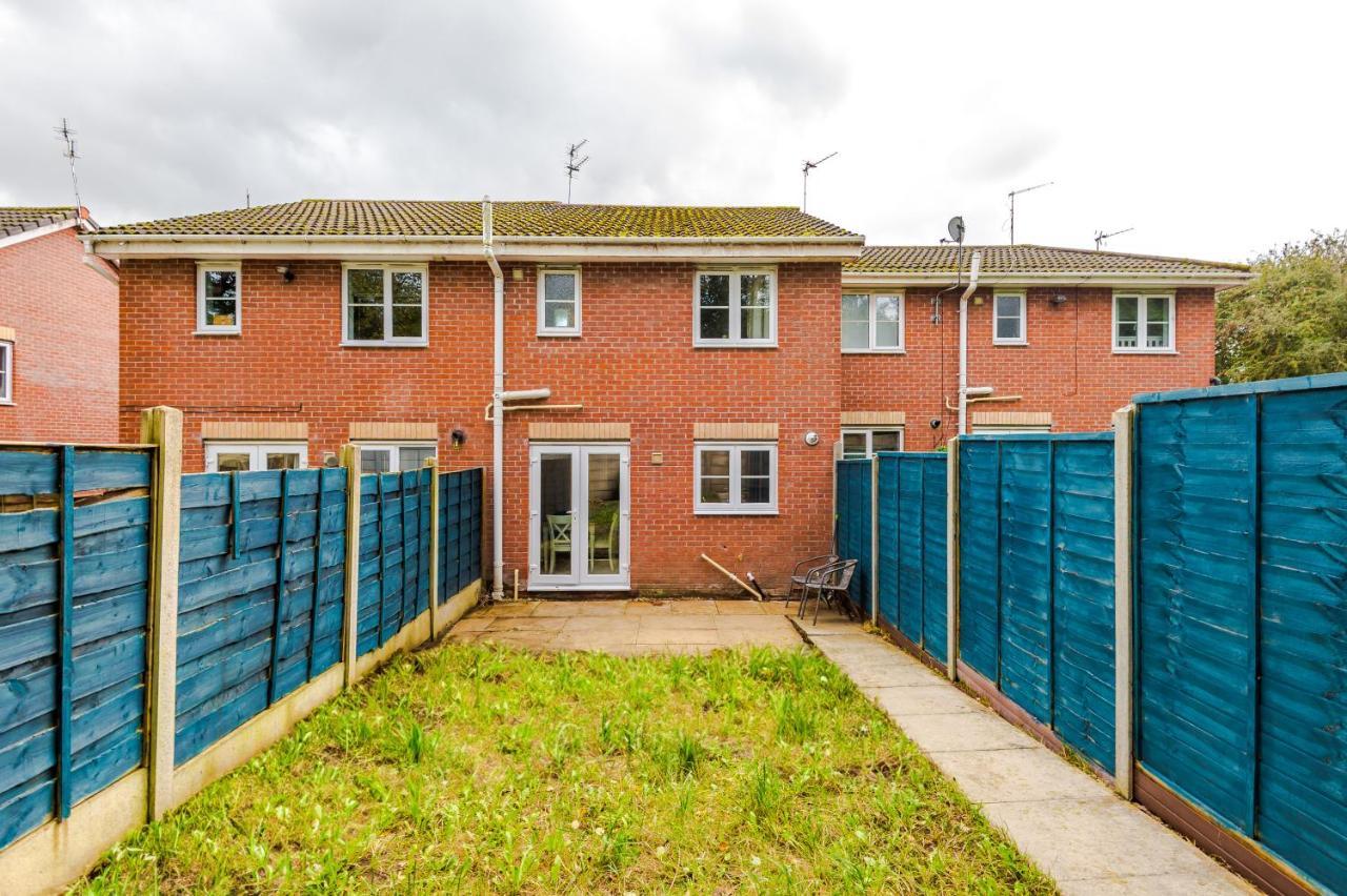 Manchester Comfortable 3 Bedroom House, Free Parking, Wifi & Disneyplus ウォースリー エクステリア 写真